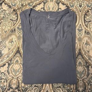 Lululemon women’s size 10 blue tee